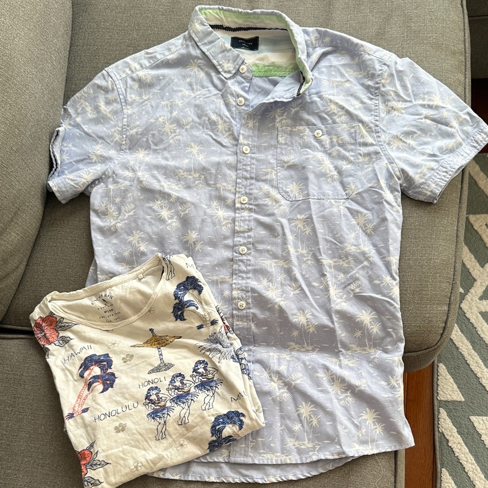 (2shirts bundle) 1 Button down palm free shirt & 1 Hawaii T-shirt
